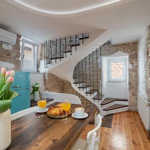 https://manero.hotels-in-trogir.com